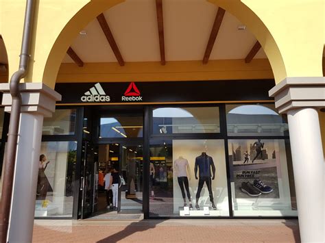 outlet castel guelfo yves saint laurent